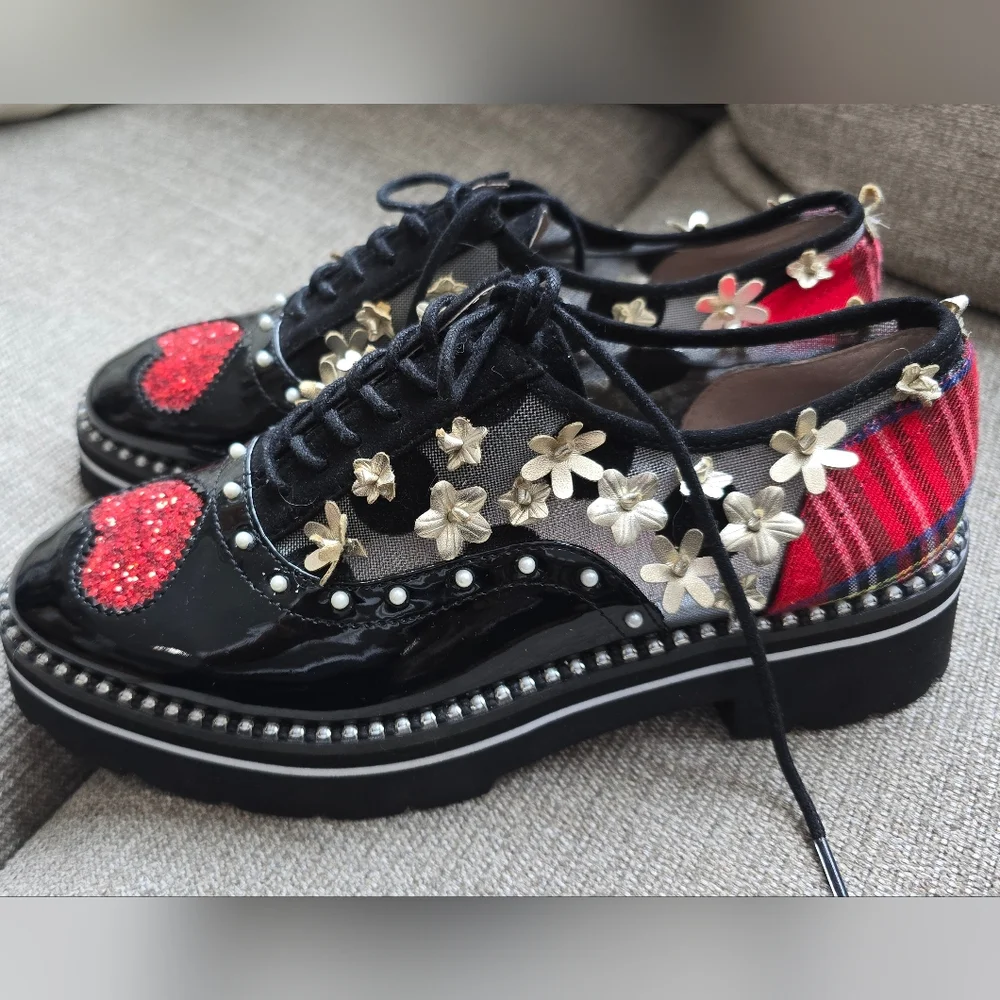 Excellent Used Condition Betsey Johnson Skyyla Embellished Oxfords Size 6M - Picture 2 of 3